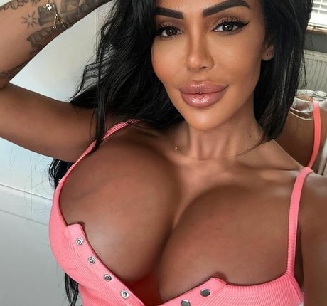 Holly James beautiful actress image