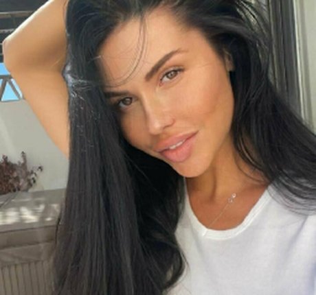 leyla night top pornstar image