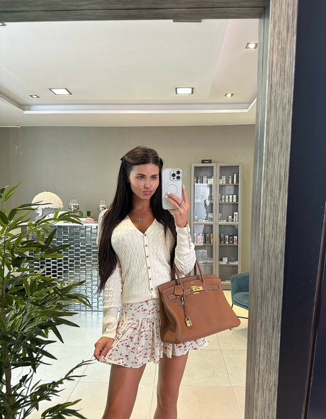 leyla night model naked archive