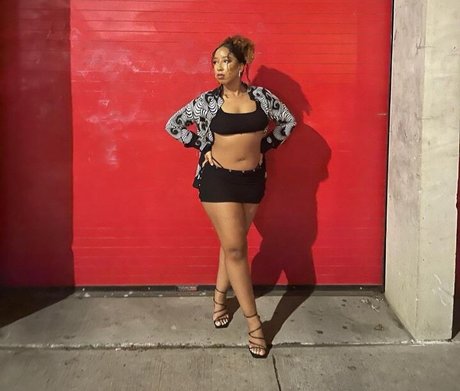 Rappers Daughters model beautiful picture