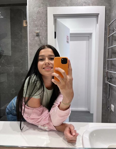 EmiliAAA exclusive pornstar image