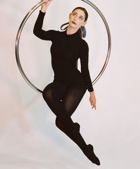 AlexandraQnin model adult pic