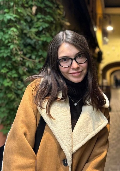 yournikole1 porn model pic