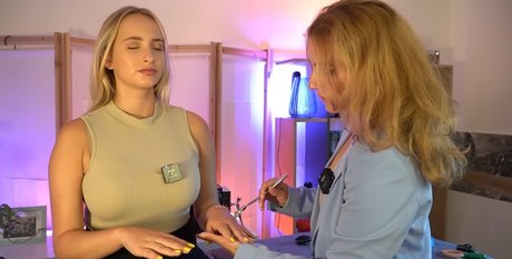 Kewas Asmr hot pornstar pic