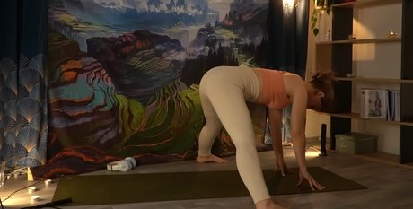 Kewas Asmr pretty model image