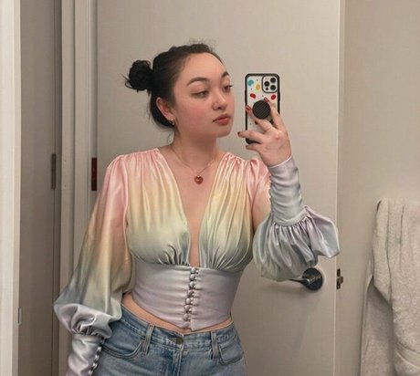 Mxmtoon adult star archive