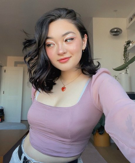 Mxmtoon nudes model images