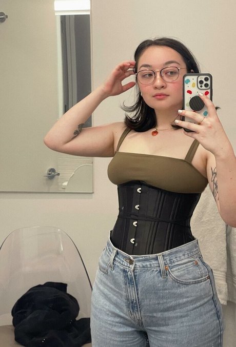 Mxmtoon nudes actress pictures