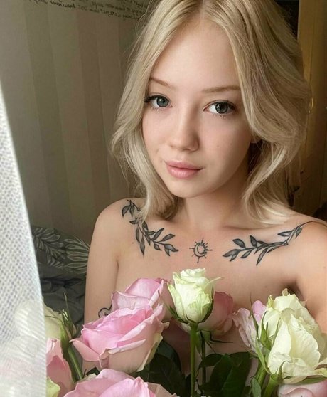 ayris simp model sexy gallery