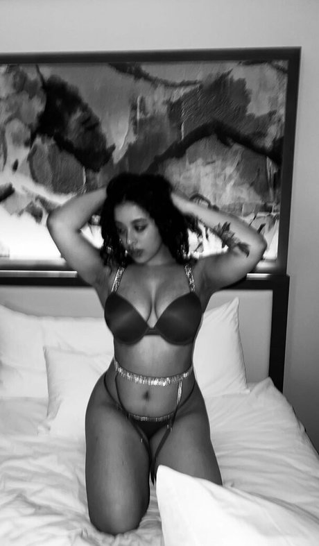 Savannah Spencer exclusive model pic