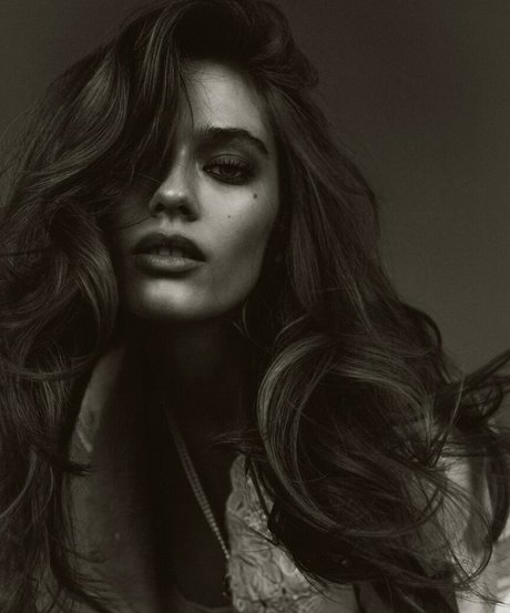 Alexandra Moskaleva sexy actress img