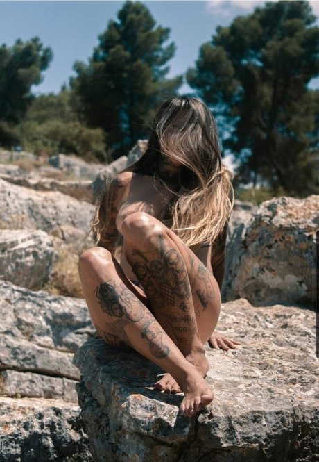 Bar Shachar naked actress picture