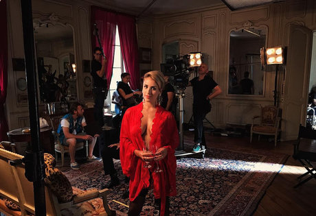 Jade Laroche model top image