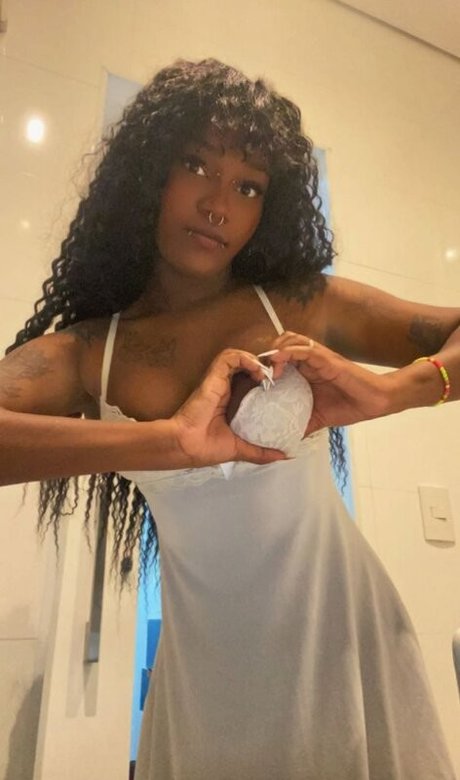 Afro Gaybe beautiful model pictures