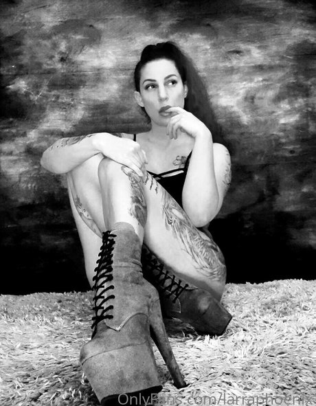 arielrhoades model nude galleries