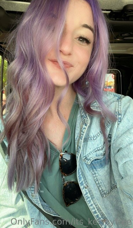 kelseyannefree art model image