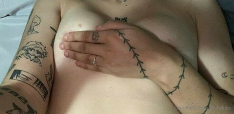 Shookiss sexy pornstar image