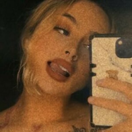 Bubble Bella pretty pornstar img