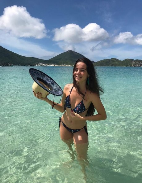 Julia Linhares star images