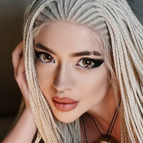 Vvolfie sexy model photo