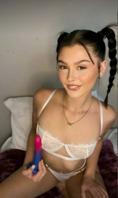 lolareyxo naked actress photos