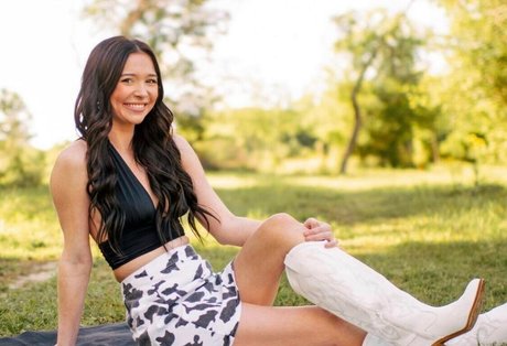 megreilyy model pornographic photo