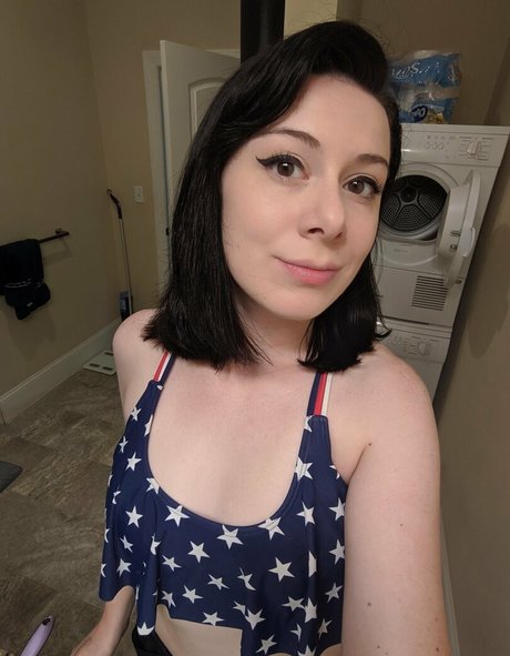 peachbellini art model pics