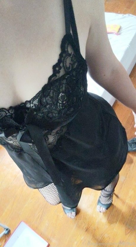 peachbellini adult model photos