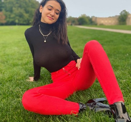 Elizabeth Danu nude actress pictures