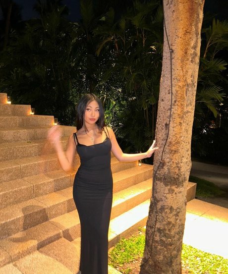 Jade Hallyday art star galleries