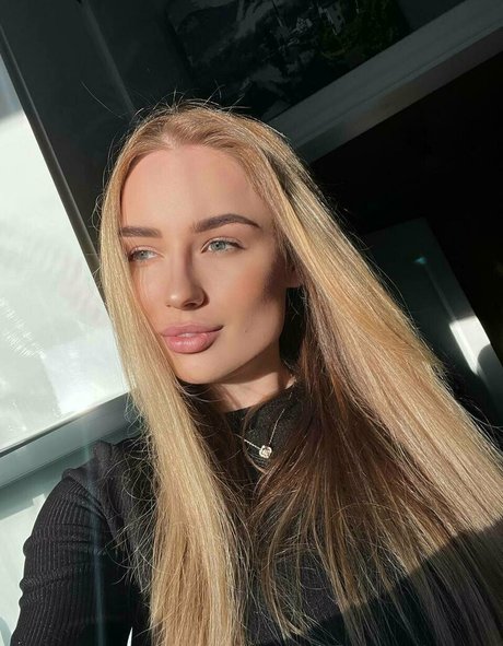 santase model adult images