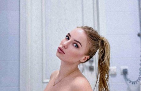 santase hot actress gallery