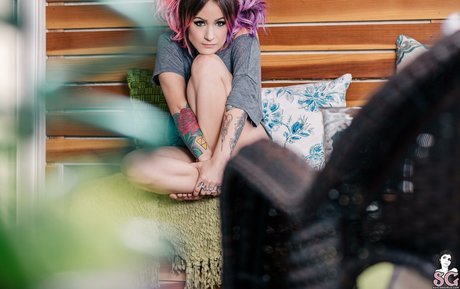 Delacour model hd image