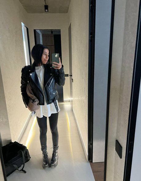 daya wifey nudes model pics