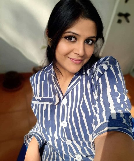 Damini Arora star sexy pictures