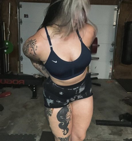 Professionalweakgirl hot model image