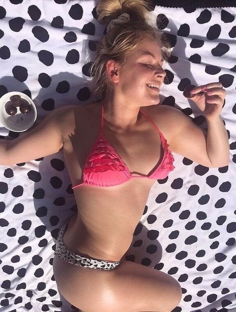 Chelsea Levin art star picture