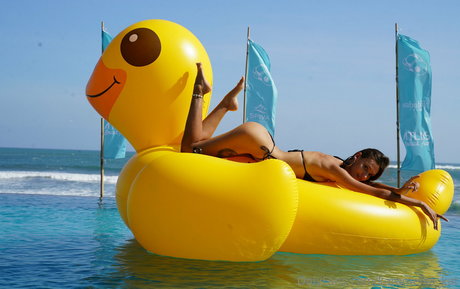 kate evans free model hot photos