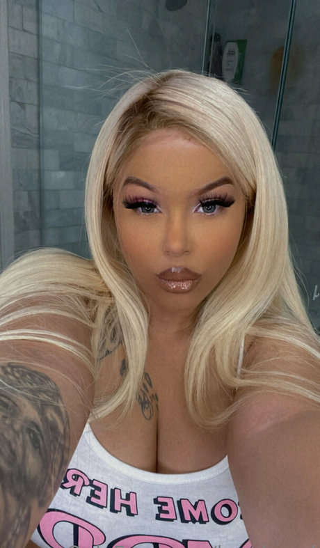 kyralaced model best photos