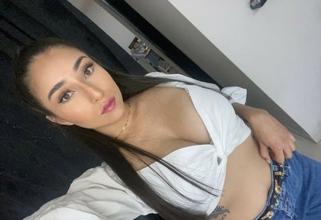 Maryory The Barber beautiful model image