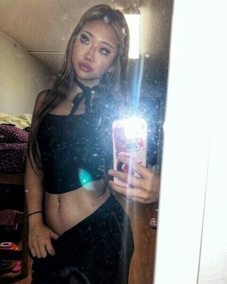 emi6a6y erotic actress pictures