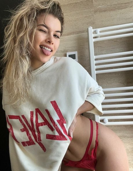 Sofiamunozf naked star img