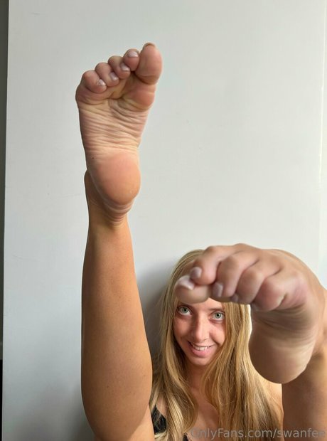 swanfee beautiful actress img