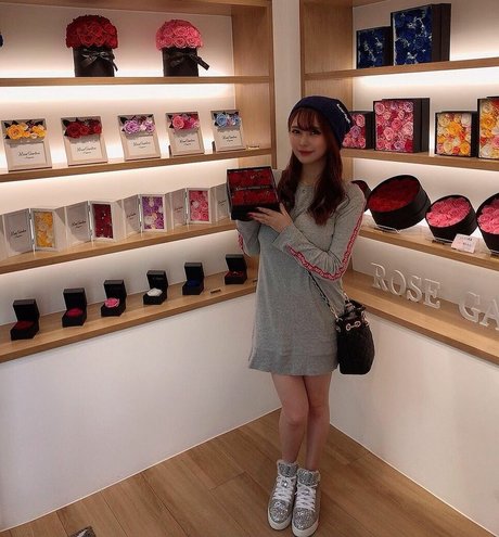 Maiha Hinata erotic actress img