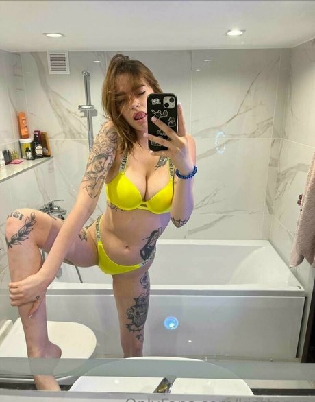 Kisatanya model naked galleries