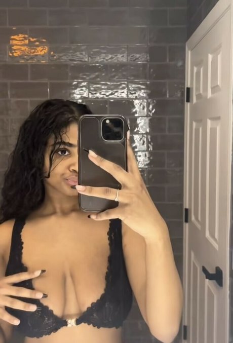 Sh33Natay nude model pictures