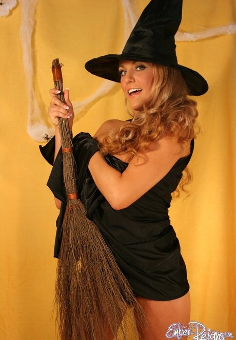 Ember Reigns naked actress images