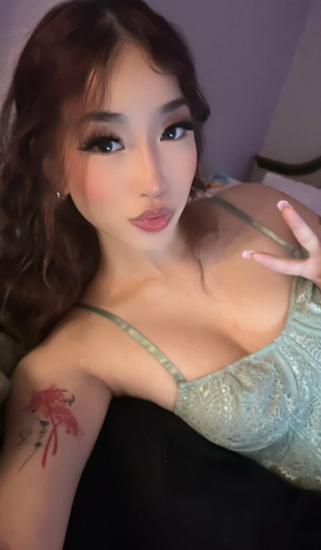 Harmonee Yang nude star pictures