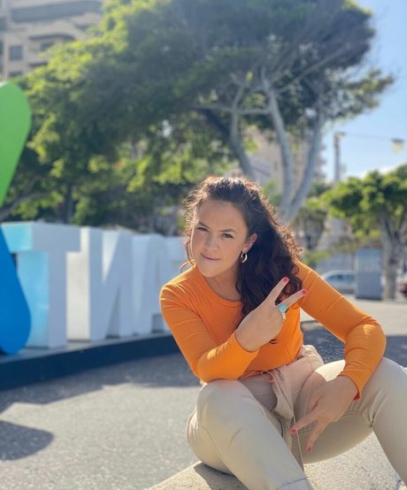 Eliza Butterworth star beautiful galleries