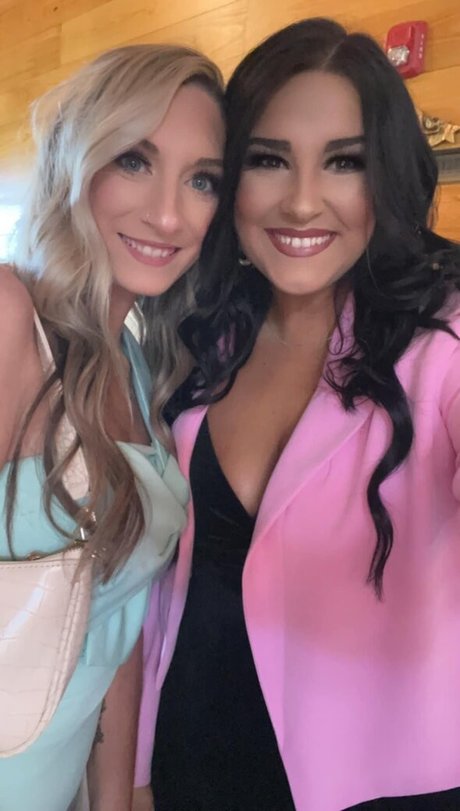 Aisley Montgomery model hot img